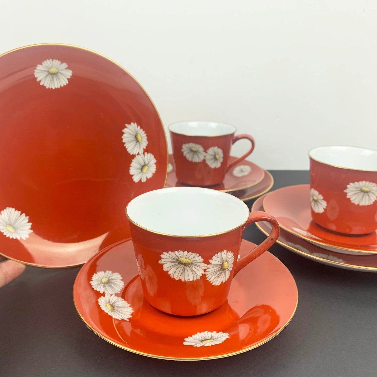 Noritake 1950's red tea cup trios with white daisy pattern Set of