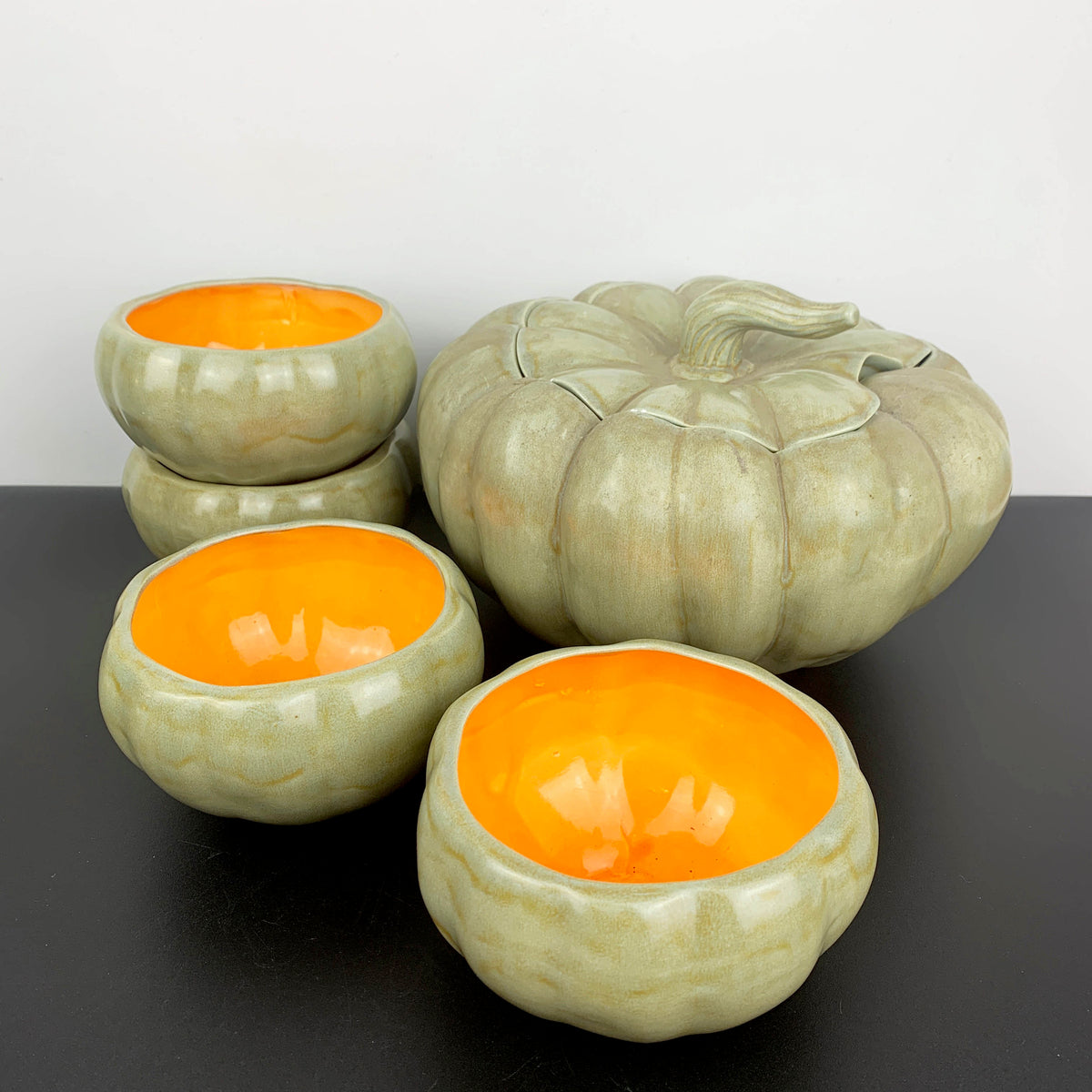 Pumpkin soup set Lidded tureen with 4 individual bowls Feature Furniture Vintage