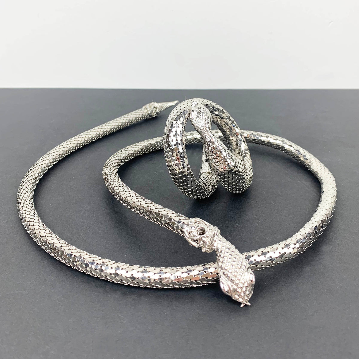 Whiting Davis silver mesh snake belt and bracelet set – Feature