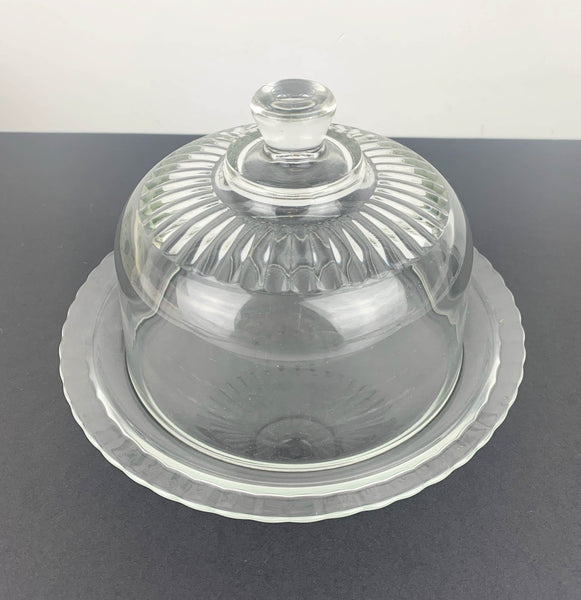 Arcoroc cake and pastry plate with cloche