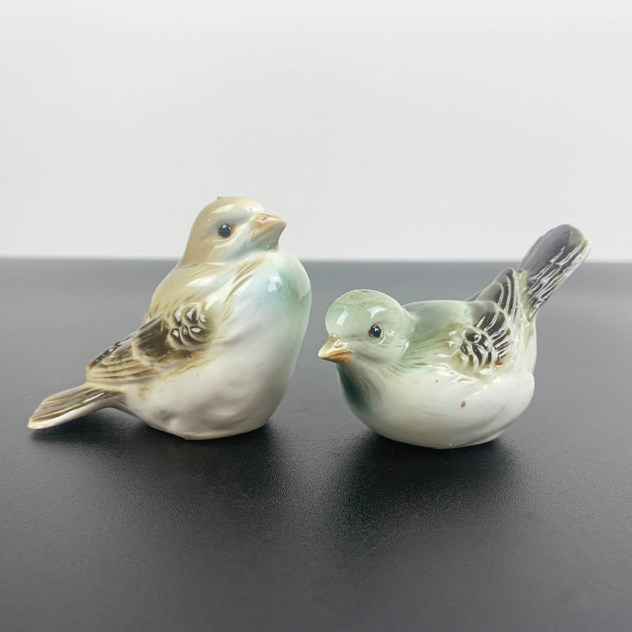 Small birds novelty salt and pepper shakers
