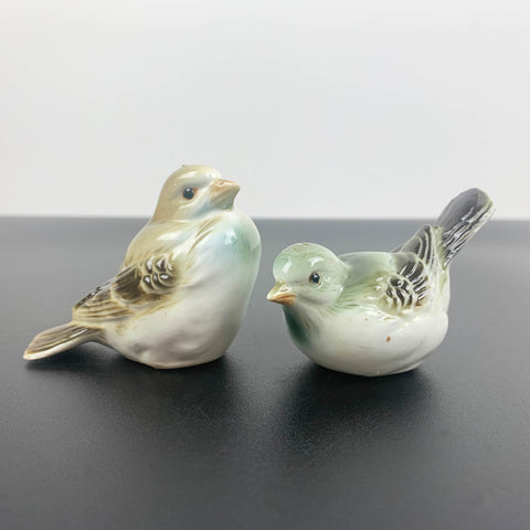 Small birds novelty salt and pepper shakers