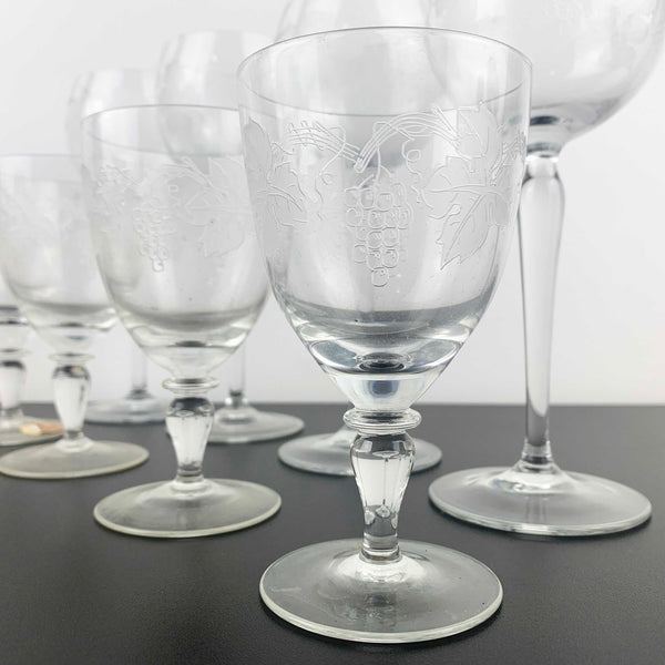 Grapevine etched mid century wine glasses in 2 sizes - Set of 8