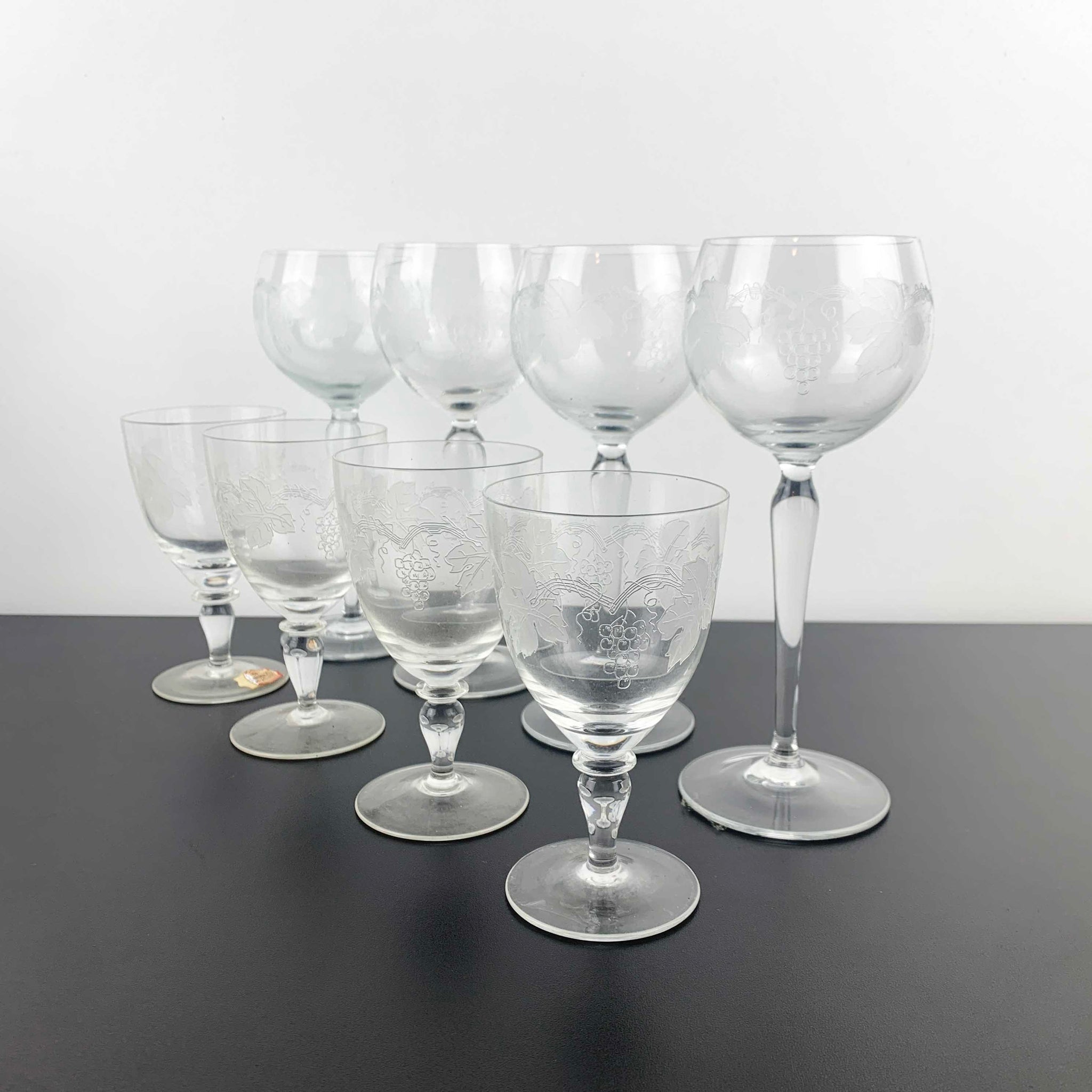 Grapevine etched mid century wine glasses in 2 sizes - Set of 8