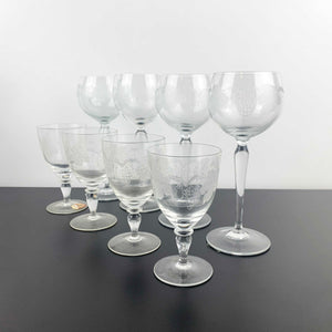 Grapevine etched mid century wine glasses in 2 sizes - Set of 8