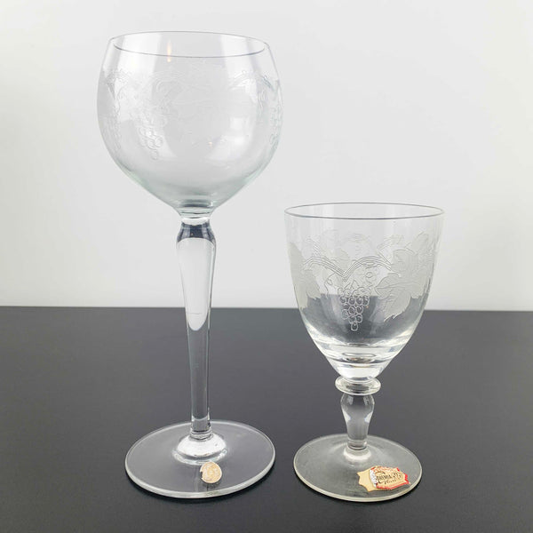 Grapevine etched mid century wine glasses in 2 sizes - Set of 8