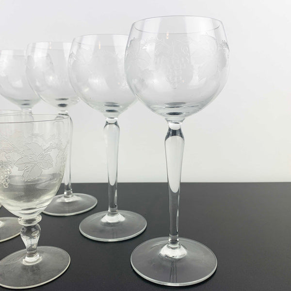 Grapevine etched mid century wine glasses in 2 sizes - Set of 8