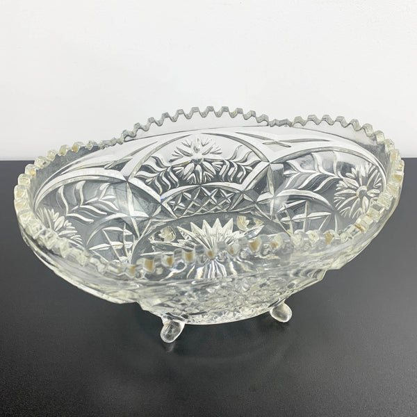 Crystal oval decorative bowl with sawtooth rim