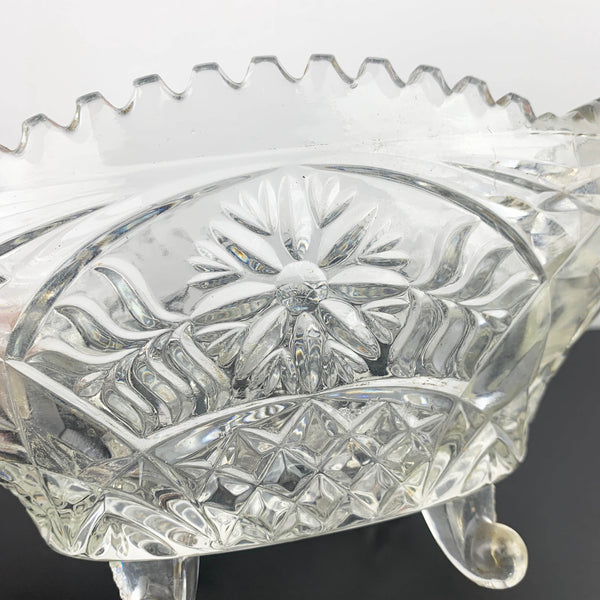 Crystal oval decorative bowl with sawtooth rim