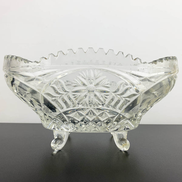 Crystal oval decorative bowl with sawtooth rim