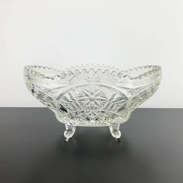 Crystal oval decorative bowl with sawtooth rim