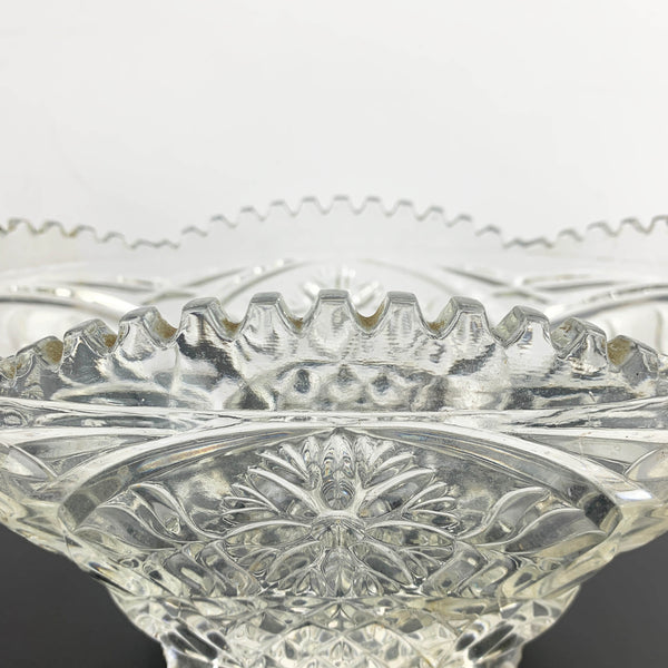 Crystal oval decorative bowl with sawtooth rim