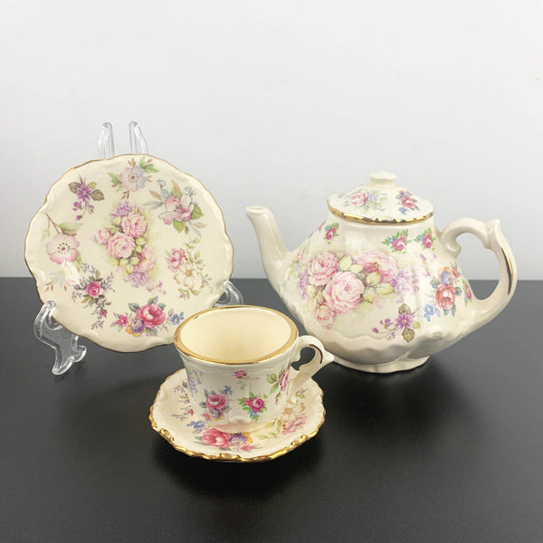 'The Gift Collection by Dorothy Prior' ceramic mini tea for one collection