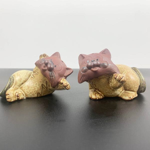Gempo playful cats salt and pepper shakers