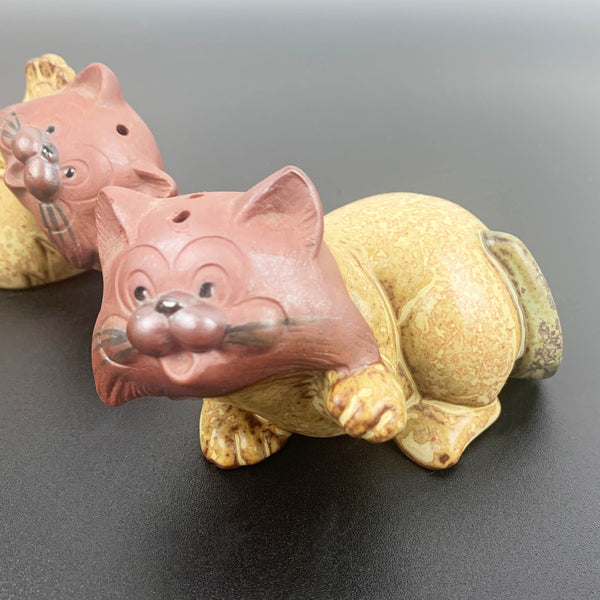 Gempo playful cats salt and pepper shakers