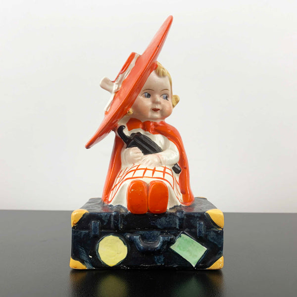 Art deco figurine - Travelling girl with oversized hat