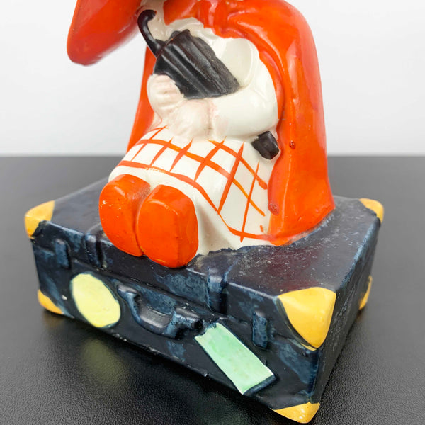Art deco figurine - Travelling girl with oversized hat