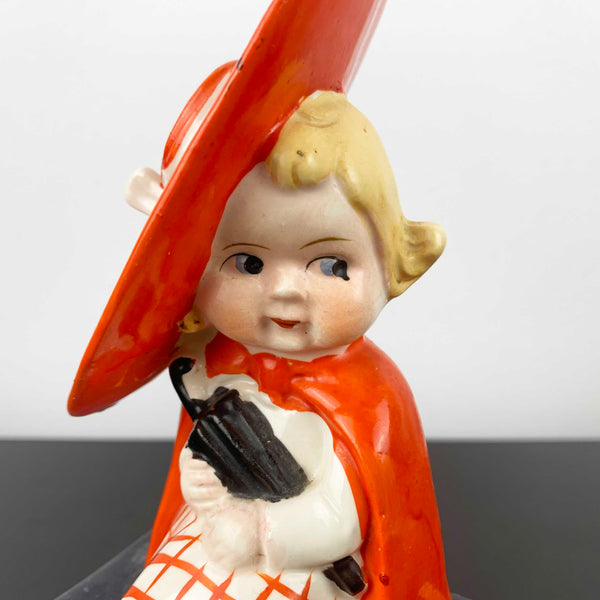 Art deco figurine - Travelling girl with oversized hat
