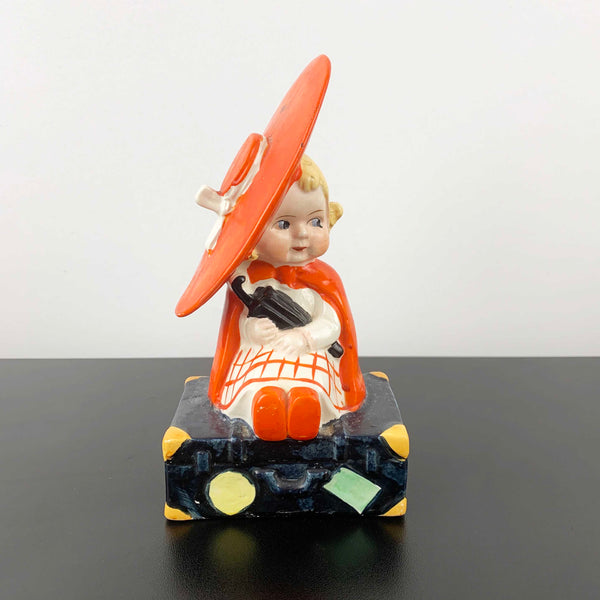 Art deco figurine - Travelling girl with oversized hat