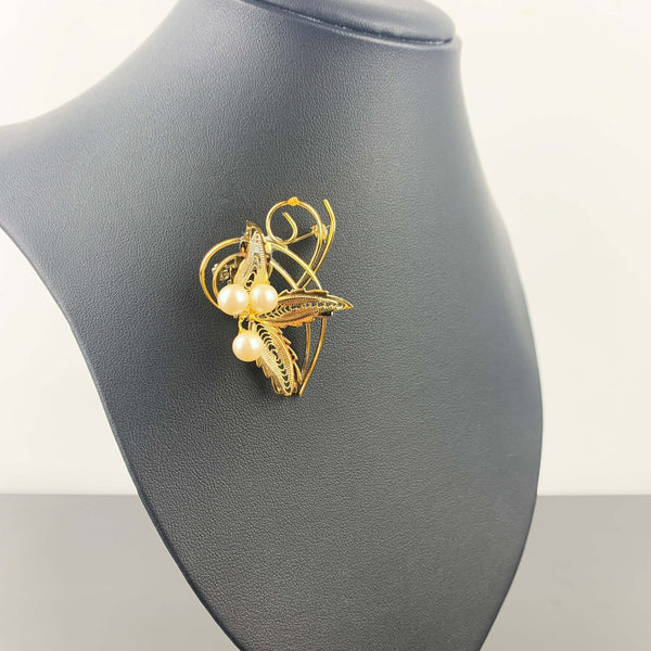 Vintage faux pearl brooches - Set of 2