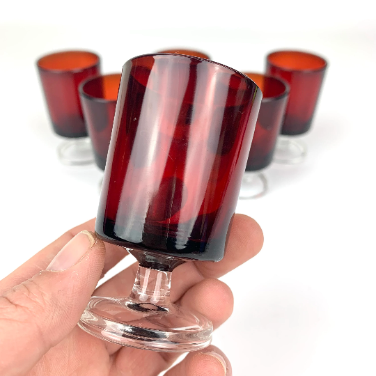 https://www.featurefurnitureshop.com/cdn/shop/files/Luminarcrubyshotglass3_grande.png?v=1684082739