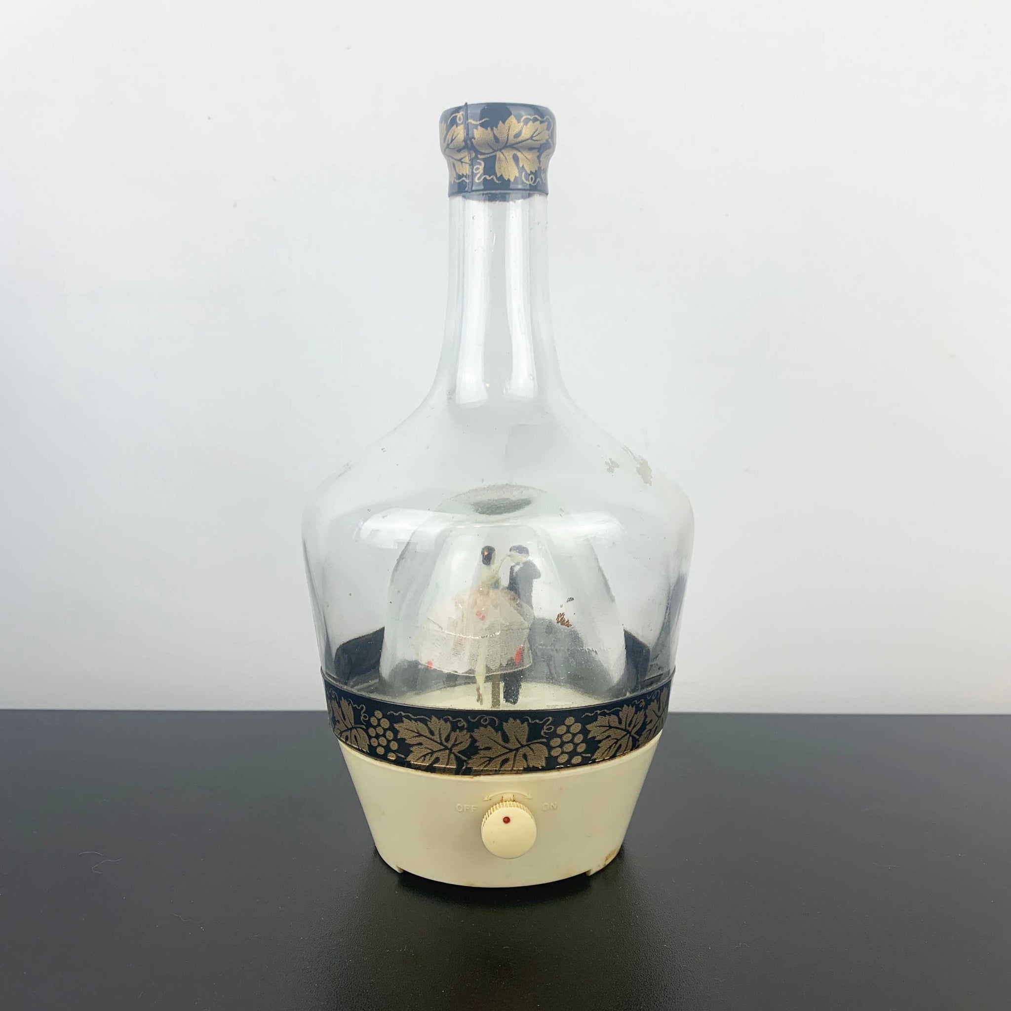 1950's musical wedding decanter with dancing couple