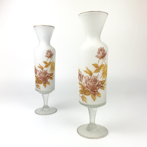 Norleans satin white stemmed vases