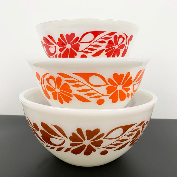 Pyrex (Australia) Floral Banner Mixing Bowl Set
