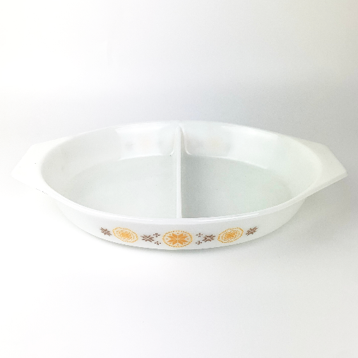Pyrex (USA) Town and Country Oval Divided Vegetable Dish top view