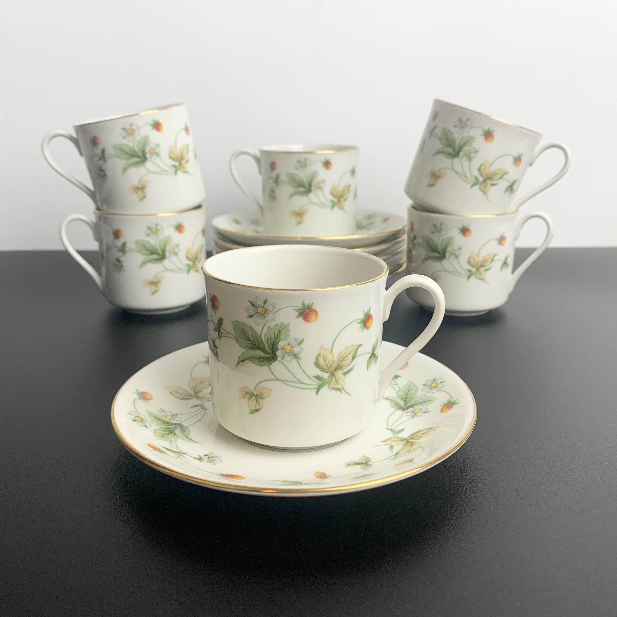 Royal Doulton 'Strawberry Cream' cup and saucer - Set of 6