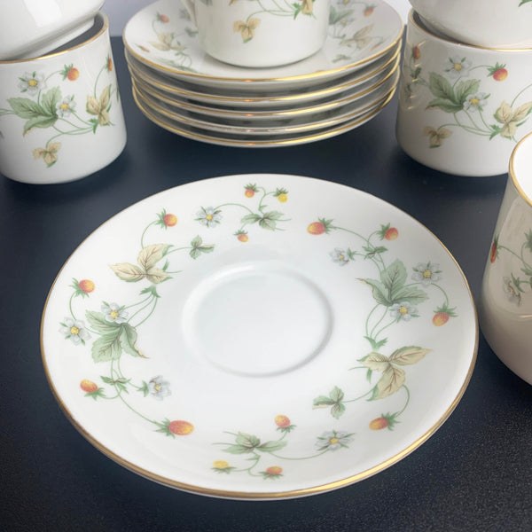 Royal Doulton 'Strawberry Cream' cup and saucer - Set of 6