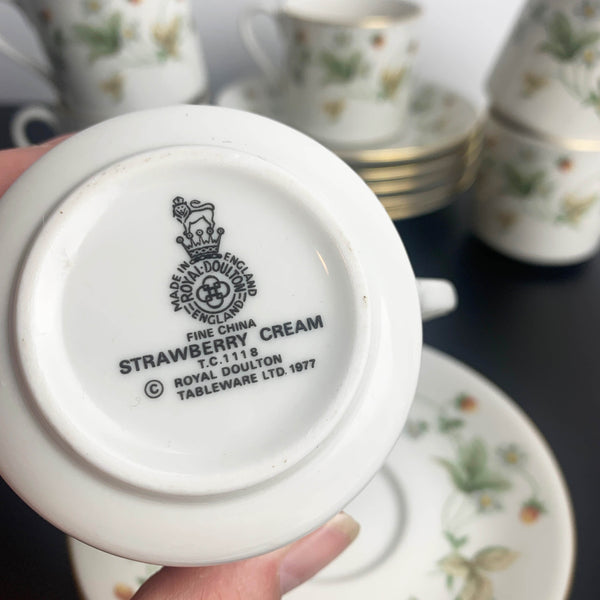 Royal Doulton 'Strawberry Cream' cup and saucer - Set of 6