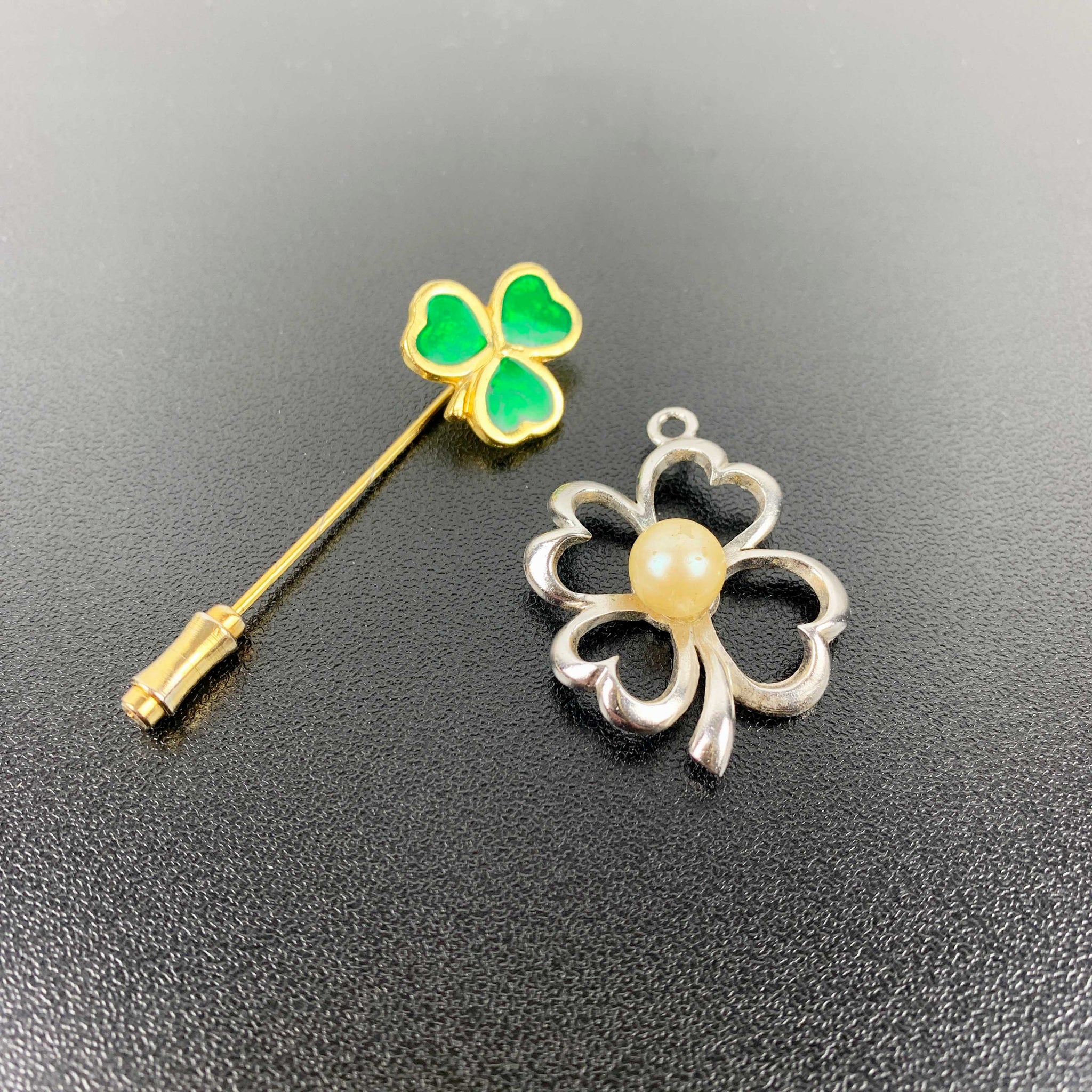 Shamrock jewellery set with stick pin and silver pendant - Set of 2