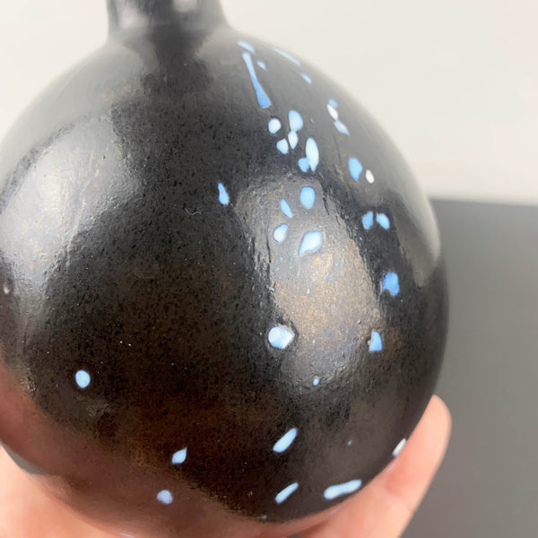 Speckled bulb style bud vase by Studiolasi, Finland