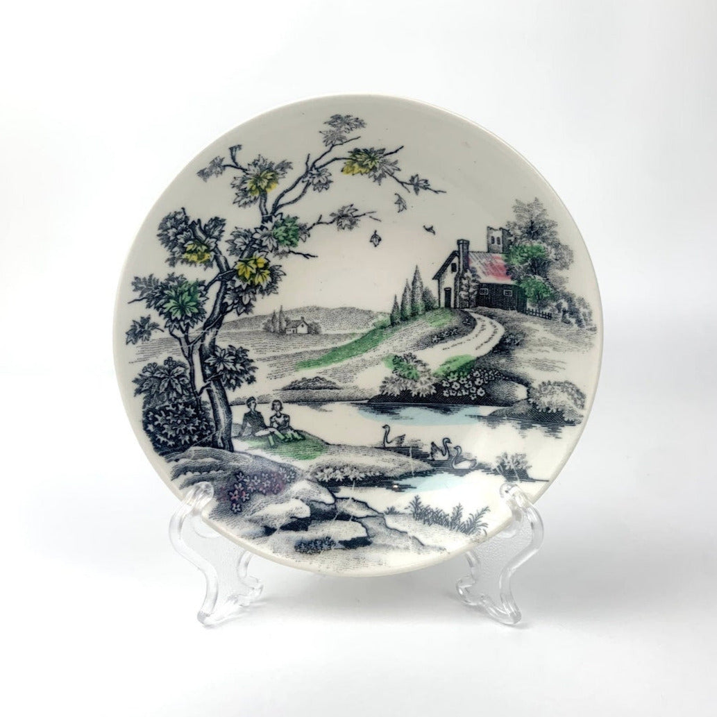 Japanese ceramic bowl depicting 'Autumn Dreams'